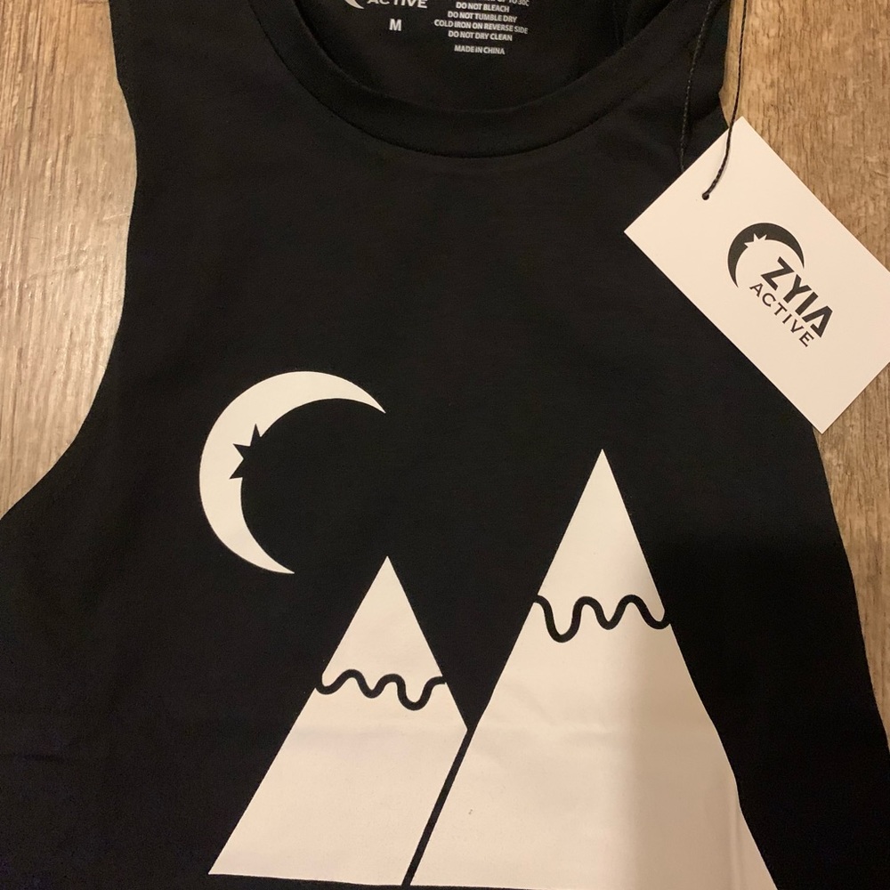 Zyia NWT size M muscle shirt